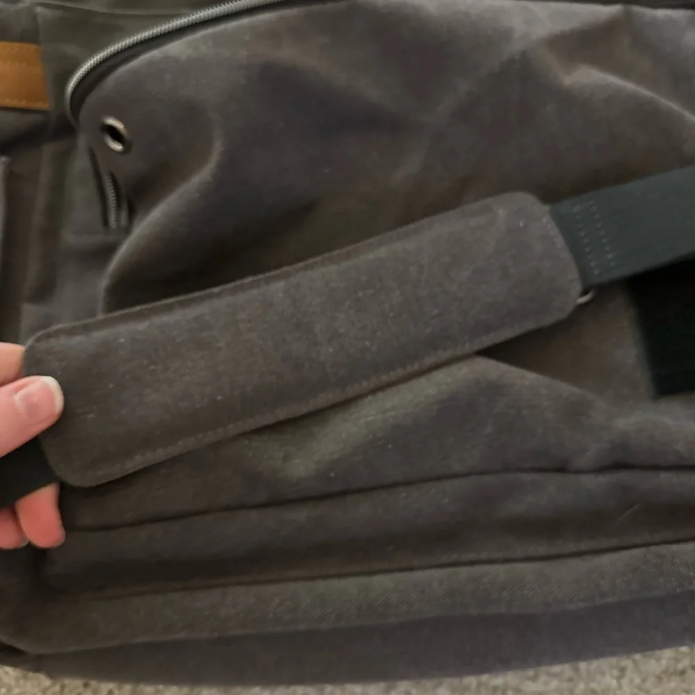 Esta Rer Laptop Satchel